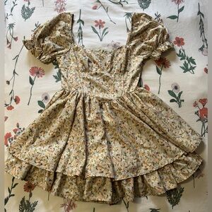 🔴DONATING SOON🔴 Floral Flowy Puff Dress